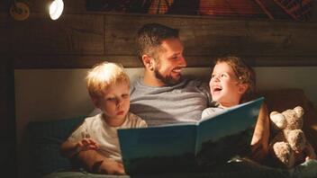 «Οι μπαμπάδες διαβάζουν παραμύθια!»