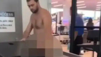 Κυκλοφορούσε γυμνός και μεθυσμένος μέσα σε αεροδρόμιο της Φλόριντα