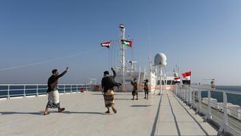 Επίθεση των Χούθι σε ελληνόκτητο πλοίο – Εξέπεμψε σήμα κινδύνου!