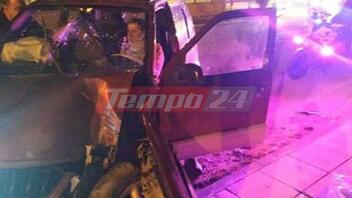 Τροχαίο στην Πάτρα: Αυτοκίνητο καρφώθηκε σε κολώνα - Στο νοσοκομείο δύο ηλικιωμένοι