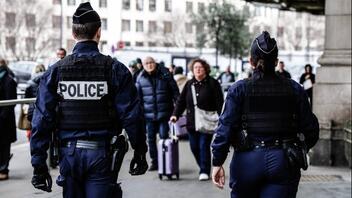 Η επίθεση με μαχαίρι στο Παρίσι δεν θεωρείται τρομοκρατική ενέργεια προς το παρόν