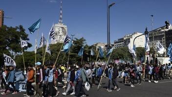 Πάνω από το 57% του πληθυσμού στην Αργεντινή βυθίστηκε στη φτώχεια