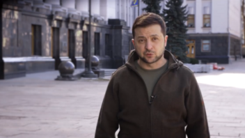 Ζελένσκι: Επισκέφτηκε ουκρανικά στρατεύματα στο νοτιοανατολικό μέτωπο και απένειμε μετάλλια