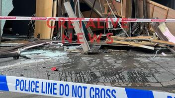Λονδίνο: Λεωφορείο έπεσε σε κτίριο - Αποκλειστικές φωτογραφίες