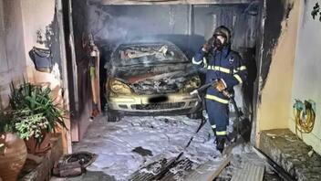Χανιά: Στις φλόγες αυτοκίνητο σε κλειστό χώρο πολυκατοικίας - Δείτε φωτογραφίες
