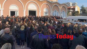 Αλεξανδρούπολη: Σπαραγμός στην κηδεία του 15χρονου Γιάννη 