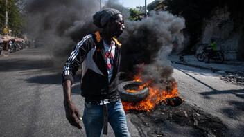 Πυρά στην πρωτεύουσα της Αϊτής - Οι διεργασίες για να οριστούν μεταβατικές αρχές συνεχίζονται