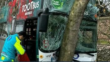 Βρυξέλλες: Τουριστικό λεωφορείο έπεσε σε δέντρο - Τουλάχιστον 10 οι τραυματίες