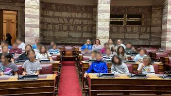 Το μήνυμα Αυγενάκη μετά την επίσκεψη μαθητών από τα Πιτσίδια στη Βουλή