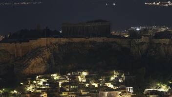 Ώρα της Γης: Έσβησαν τα φώτα στην Ακρόπολη και στη Βουλή για μια ώρα