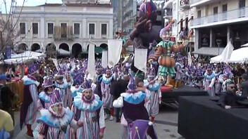 Τρελό κέφι στην Πάτρα - Χιλιάδες συμμετείχαν στη μεγάλη καρναβαλική παρέλαση