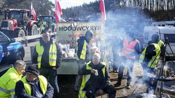Πολωνία: Μπλόκα των αγροτών στα σύνορα με τη Γερμανία
