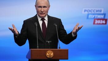 Εδραιώνει το καθεστώς του ο Πούτιν: Εξασφάλισε άλλα έξι χρόνια στο Κρεμλίνο