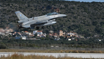 Χαλκιδική: Επί 1,5 ώρα πάλευε στην ανοιχτή θάλασσα ο πιλότος του F-16 που έπεσε στην νήσο Ψαθούρα