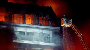 Ισπανία: Ηλεκτρική συσκευή προκάλεσε την μεγάλη πυρκαγιά σε πολυκατοικία στη Βαλένθια