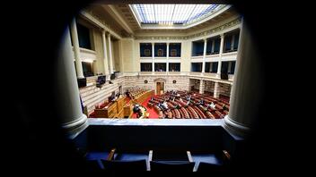 Πρόταση Δυσπιστίας: Αντιδράσεις των κοινοβουλευτικών εκπροσώπων μετά την ομιλία του Κ. Καραμανλή 