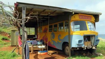 Λασίθι: Μετέτρεψαν σε airbnb ένα παλιό... λεωφορείο!