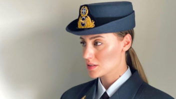 Κορακάκη: «Τιμή να φοράω τη στολή και το εθνόσημο και ως αξιωματικός»