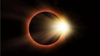 Ολική έκλειψη ηλίου: Εκπληκτικές εικόνες κατέγραψε από το διάστημα η NASA