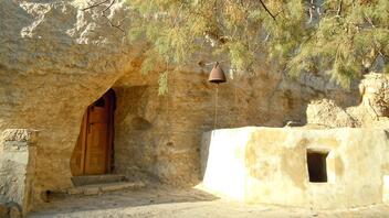 Ανακαλώντας ασκητικές μνήμες στα σπήλαια του «Αγίου Όρους» της Κρήτης