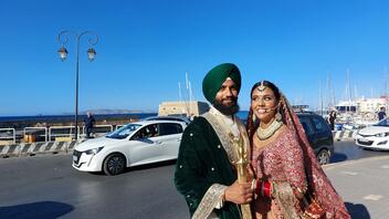 Γαμήλια φωτογράφιση με παραδοσιακές... ινδικές φορεσιές και φόντο τον Κούλε! 