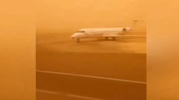 Ισχυρή αμμοθύελλα στη Λιβύη: Ανεστάλη η εναέρια κυκλοφορία στo ανατολικό τμήμα της χώρας  