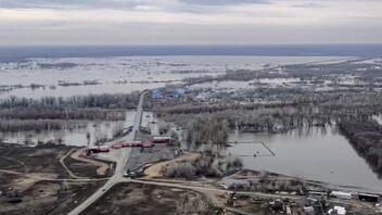  Ρωσία: Πάνω από το όριο κινδύνου η στάθμη του νερού στον ποταμό Ουράλη