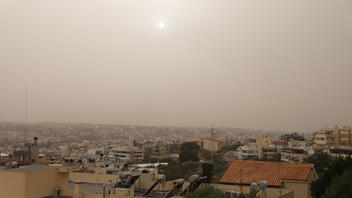 Βελτιώνεται ο καιρός, υποχωρεί η σκόνη από την Τετάρτη στην Κρήτη