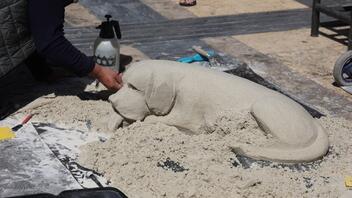 Εντυπωσιάζει ο σκύλος από... άμμο στο κέντρο του Ηρακλείου!