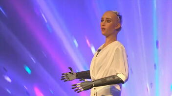 Στο Ηράκλειο η Sophia, το διασημότερο ρομπότ του κόσμου