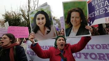 Στοιχεία σοκ στην Τουρκία: 37 γυναικοκτονίες μόνο μέσα στον Μάρτιο