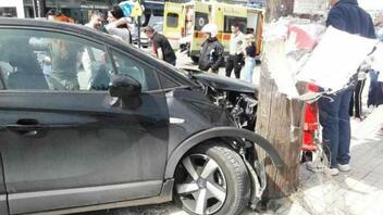 Τροχαίο με ποδηλάτη στην καρμανιόλα της Αρέθα - Αυτοκίνητο έπεσε σε κολόνα