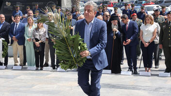 Κατάθεση στεφάνων σήμερα στο Μνημείο της Μάχης Κρήτης στην εκδήλωση τιμής και μνήμης από την Π.Ε. Ηρακλείου