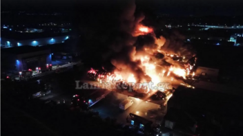 Λαμία: Ταυτοποιήθηκε ύποπτος για τη φωτιά στο εργοστάσιο – Εμπλέκονται και άλλα άτομα