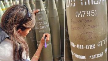 Η Νίκι Χέιλι φωτογραφίζεται καθώς γράφει «αποτελειώστε τους» σε ισραηλινή οβίδα