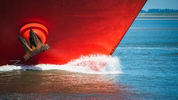 Ερυθρά Θάλασσα: Τον τερματισμό των επιθέσεων σε πολιτικά πλοία ζητά η Κίνα