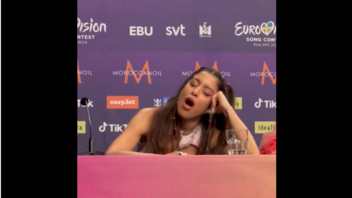 Eurovision: Viral το χασμουρητό της Μαρίνας Σάττι την ώρα της συνέντευξης Τύπου του Ισραήλ