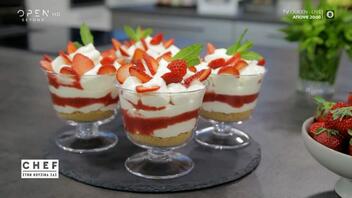 Cheesecake με φράουλες στο ποτήρι από τον Βαγγέλη Δρίσκα
