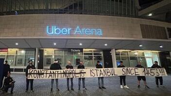 Final 4: Προκλητικά πανό Τούρκων οπαδών έξω από την Uber Arena