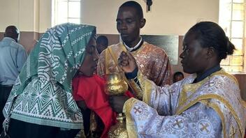 Ζιμπάμπουε: Χειροτονήθηκε η πρώτη γυναίκα διακόνισσα της ορθόδοξης εκκλησίας 