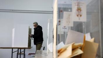 Σερβία: Ο Βούτσιτς ανακοίνωσε νίκη του κόμματός του στις δημοτικές εκλογές