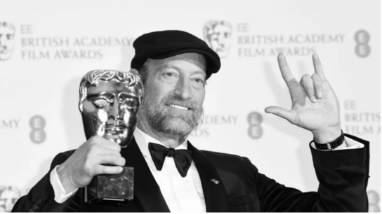 Ιστορική στιγμή: Για πρώτη φορά κωφός ηθοποιός κερδίζει βραβείο Bafta 