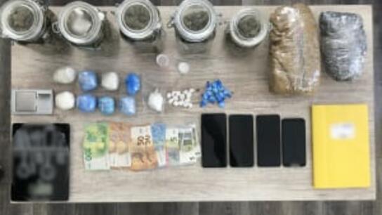 Τρεις συλλήψεις για υπόθεση ναρκωτικών, στα ίχνη κυκλώματος με «άκρες» στο εξωτερικό