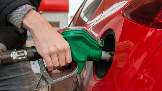 Βενζίνη: Στα 2,013 ευρώ η μέση τιμή της αμόλυβδης