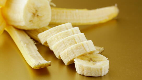 Γιατί η κατανάλωση μπανάνας πριν από τον ύπνο μπορεί να έχει (κυριολεκτικά) εφιαλτικές συνέπειες