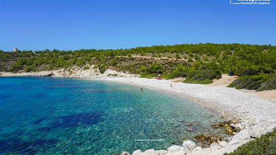 Παραλία Τηγάνι: Μία από τις ομορφότερες της δυτικής Χίου με γαλαζοπράσινα νερά