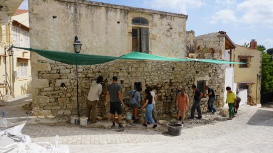 Η ομάδα Ρόδακας στην Κρήτη διδάσκει πέτρα και ξεροληθιά