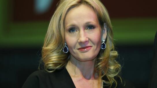 JK Rowling: Δέχεται απειλές μετά το tweet συμπαράστασης στον Σαλμάν Ρούσντι