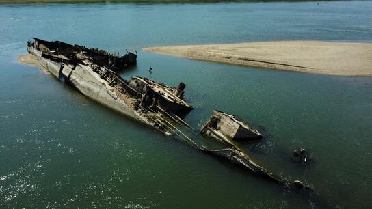 Έπεσε η στάθμη του Δούναβη κι εμφανίστηκαν πολεμικά πλοία από το 1944