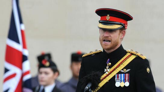 Πρίγκιπας Χάρι: Με την στρατιωτική στολή στην κηδεία της βασίλισσας Ελισάβετ
